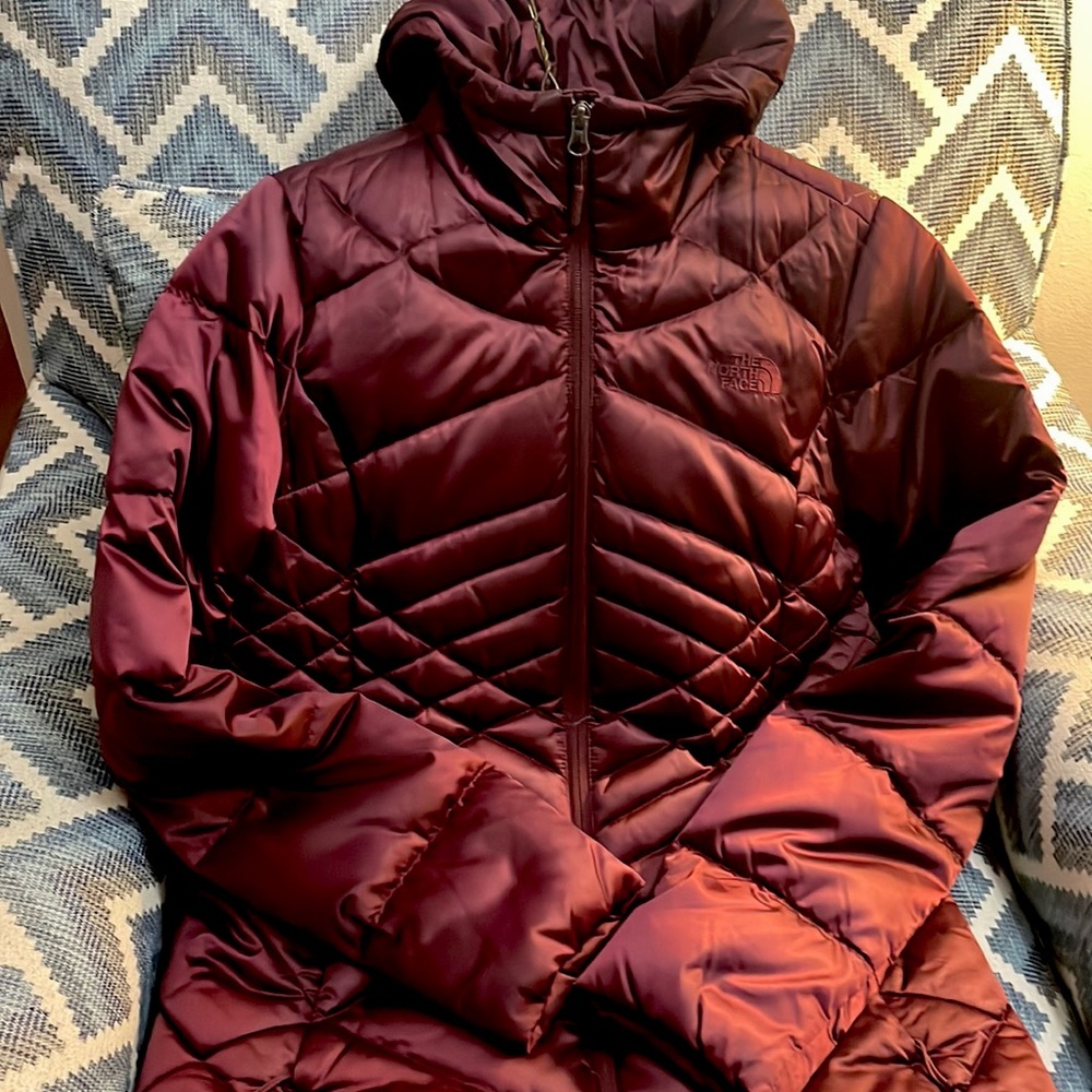 Burgundy NORTHFACE midsize puffer .